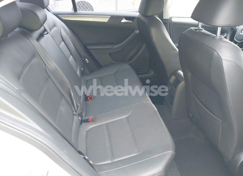 Photo 8 of 2017 Volkswagen Jetta 1.4T SE (VIN 3VWDB7AJ7HM242057)