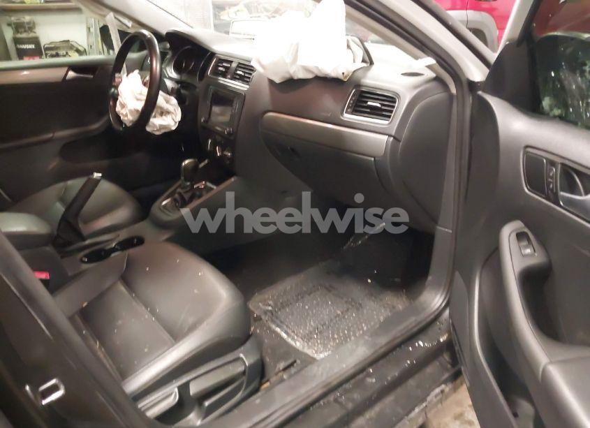 Photo 5 of 2017 Volkswagen Jetta 1.4T SE (VIN 3VWDB7AJ7HM295308)