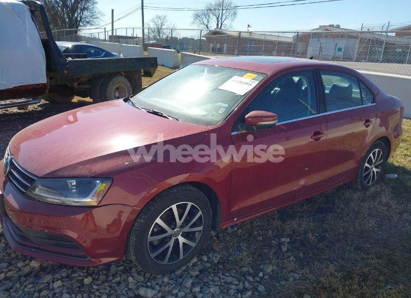 Photo 2 of 2017 Volkswagen Jetta 1.4T SE (VIN 3VWDB7AJ7HM385283)