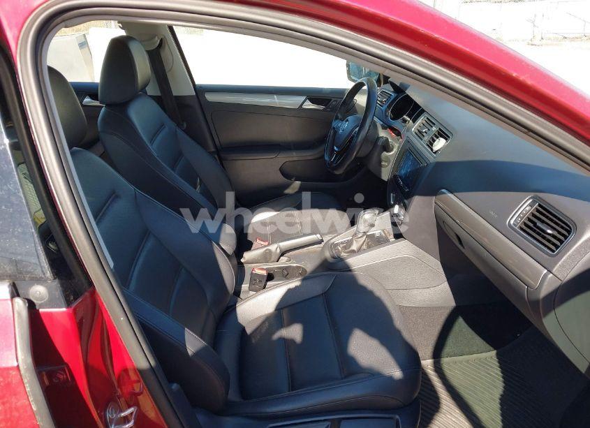 Photo 5 of 2017 Volkswagen Jetta 1.4T SE (VIN 3VWDB7AJ7HM385283)