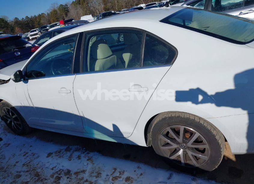 Photo 14 of 2017 Volkswagen Jetta 1.4T SE (VIN 3VWDB7AJ7HM386398)