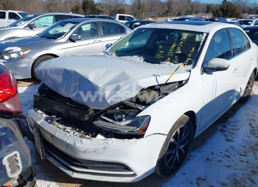 Photo 2 of 2017 Volkswagen Jetta 1.4T SE (VIN 3VWDB7AJ7HM386398)