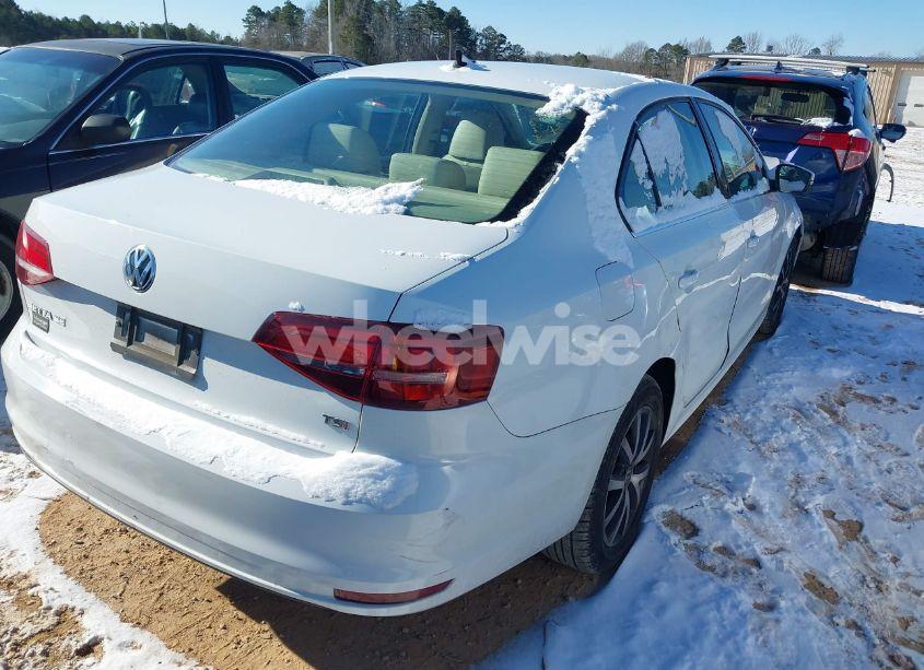 Photo 4 of 2017 Volkswagen Jetta 1.4T SE (VIN 3VWDB7AJ7HM386398)