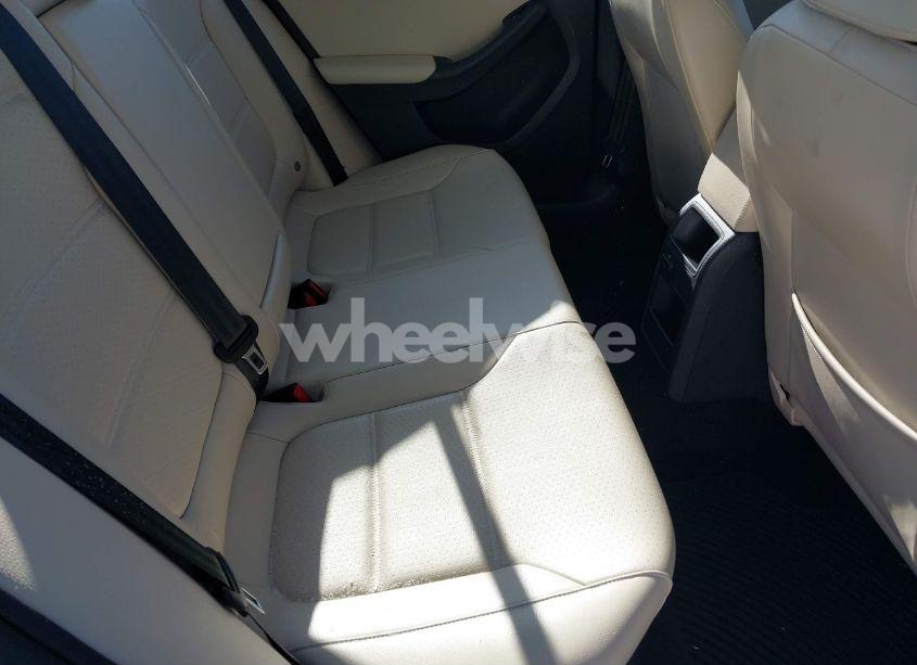 Photo 8 of 2017 Volkswagen Jetta 1.4T SE (VIN 3VWDB7AJ7HM386398)