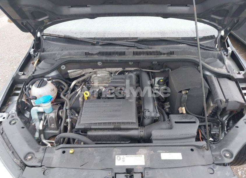 Photo 10 of 2017 Volkswagen Jetta 1.4T SE (VIN 3VWDB7AJ7HM388832)