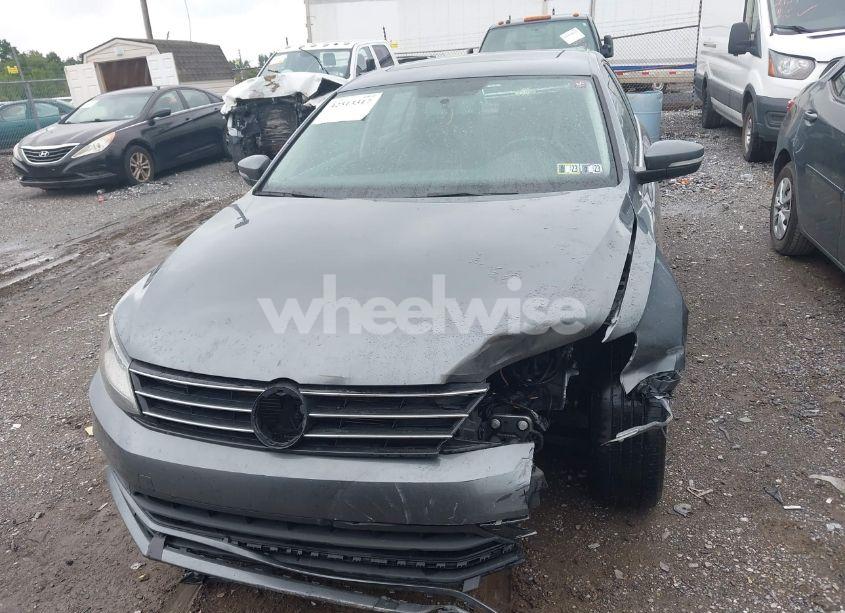 Photo 12 of 2017 Volkswagen Jetta 1.4T SE (VIN 3VWDB7AJ7HM388832)