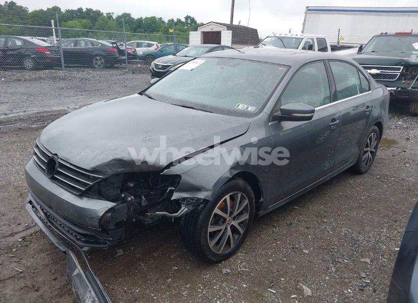 Photo 2 of 2017 Volkswagen Jetta 1.4T SE (VIN 3VWDB7AJ7HM388832)