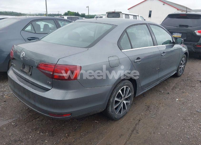 Photo 4 of 2017 Volkswagen Jetta 1.4T SE (VIN 3VWDB7AJ7HM388832)