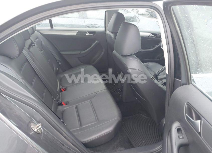 Photo 8 of 2017 Volkswagen Jetta 1.4T SE (VIN 3VWDB7AJ7HM388832)