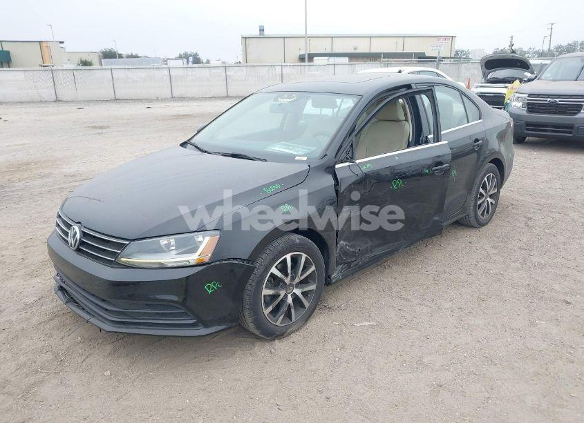 Photo 2 of 2017 Volkswagen Jetta 1.4T SE (VIN 3VWDB7AJ7HM408528)