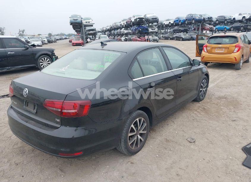 Photo 4 of 2017 Volkswagen Jetta 1.4T SE (VIN 3VWDB7AJ7HM408528)