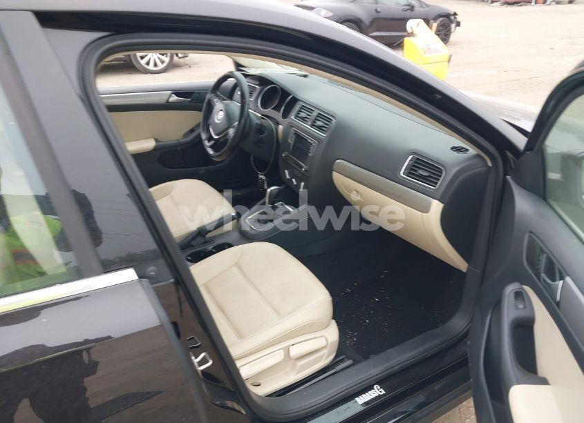 Photo 5 of 2017 Volkswagen Jetta 1.4T SE (VIN 3VWDB7AJ7HM408528)