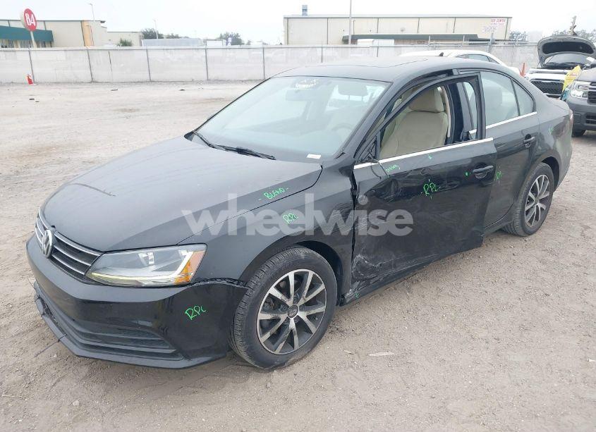 Photo 6 of 2017 Volkswagen Jetta 1.4T SE (VIN 3VWDB7AJ7HM408528)