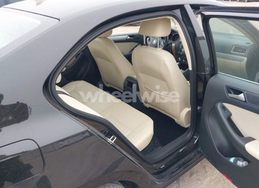 Photo 8 of 2017 Volkswagen Jetta 1.4T SE (VIN 3VWDB7AJ7HM408528)