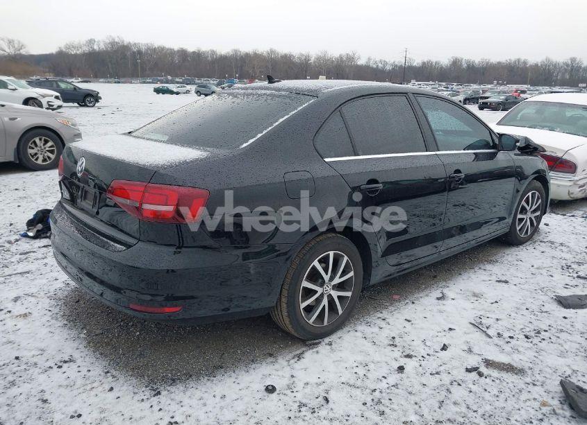 Photo 4 of 2017 Volkswagen Jetta 1.4T SE (VIN 3VWDB7AJ8HM237451)