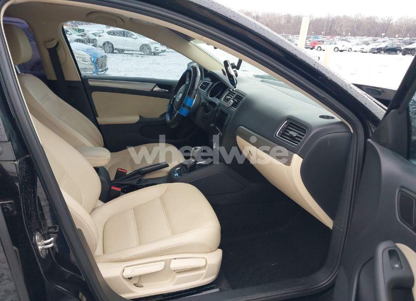 Photo 5 of 2017 Volkswagen Jetta 1.4T SE (VIN 3VWDB7AJ8HM237451)