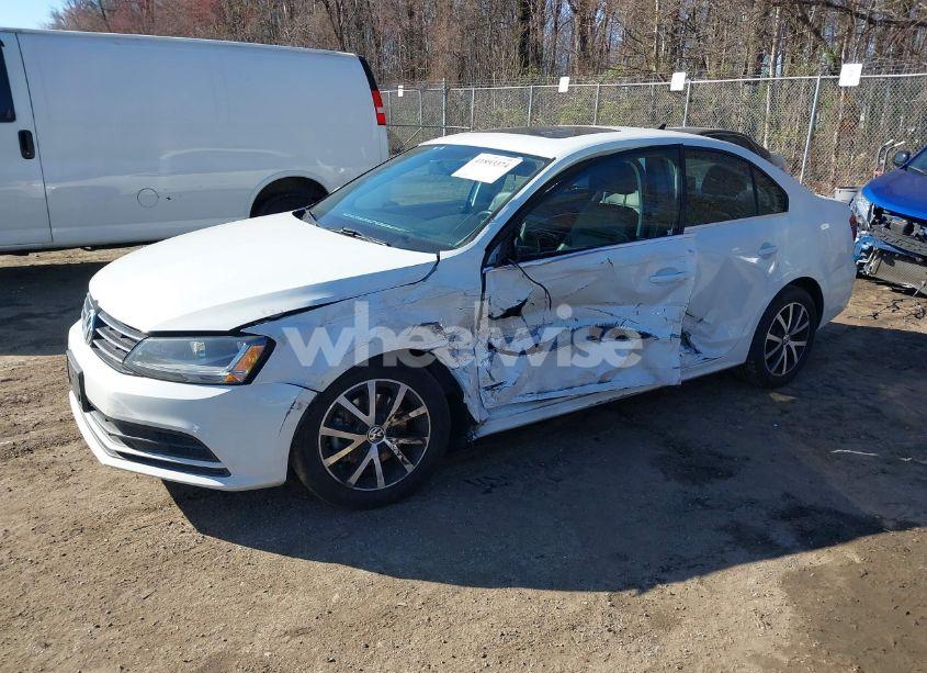 Photo 2 of 2017 Volkswagen Jetta 1.4T SE (VIN 3VWDB7AJ8HM251897)