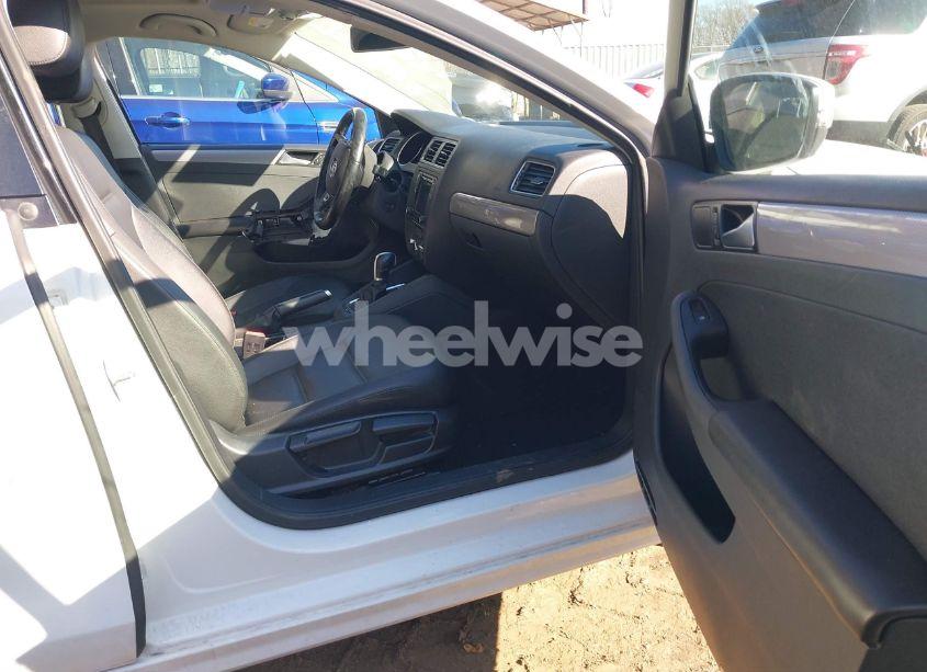 Photo 5 of 2017 Volkswagen Jetta 1.4T SE (VIN 3VWDB7AJ8HM251897)