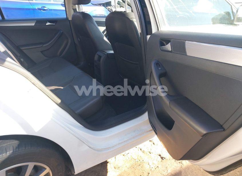 Photo 8 of 2017 Volkswagen Jetta 1.4T SE (VIN 3VWDB7AJ8HM251897)