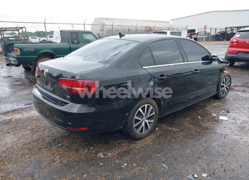 Photo 4 of 2017 Volkswagen Jetta 1.4T SE (VIN 3VWDB7AJ8HM252919)