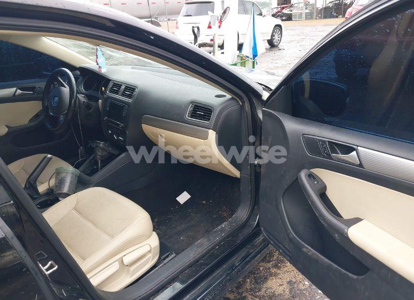 Photo 5 of 2017 Volkswagen Jetta 1.4T SE (VIN 3VWDB7AJ8HM252919)