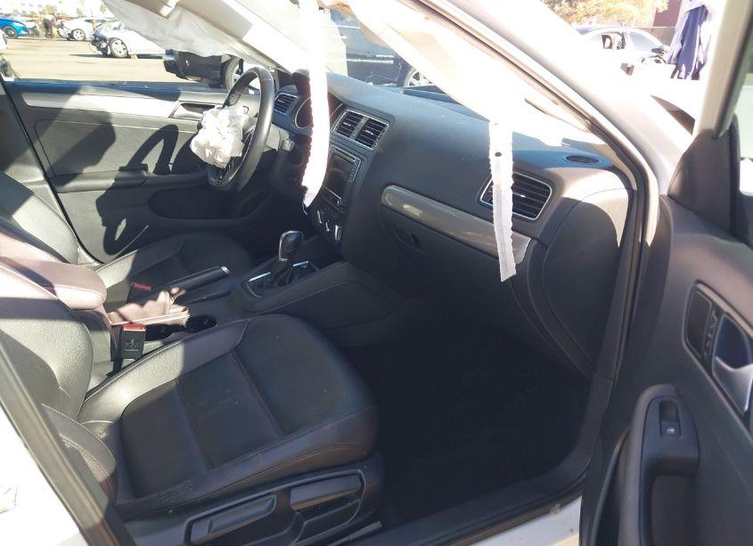 Photo 5 of 2017 Volkswagen Jetta 1.4T SE (VIN 3VWDB7AJ8HM277948)