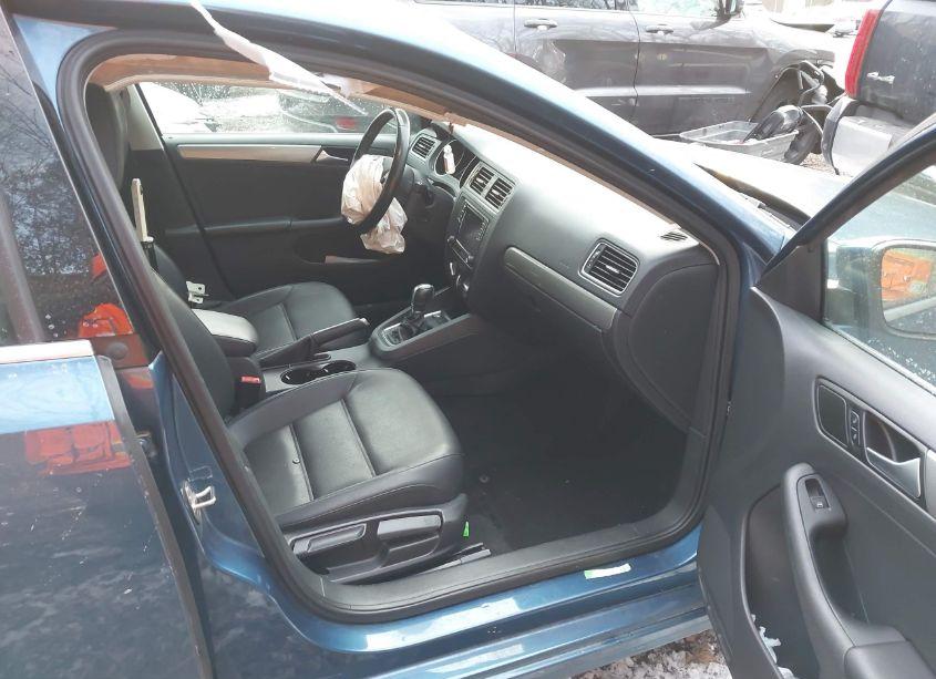 Photo 5 of 2017 Volkswagen Jetta 1.4T SE (VIN 3VWDB7AJ8HM282115)