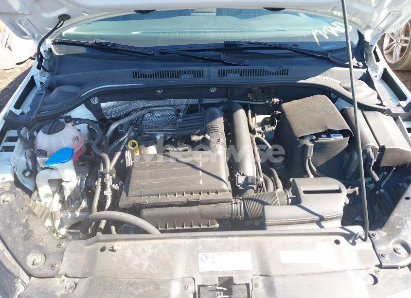 Photo 10 of 2017 Volkswagen Jetta 1.4T SE (VIN 3VWDB7AJ8HM392937)