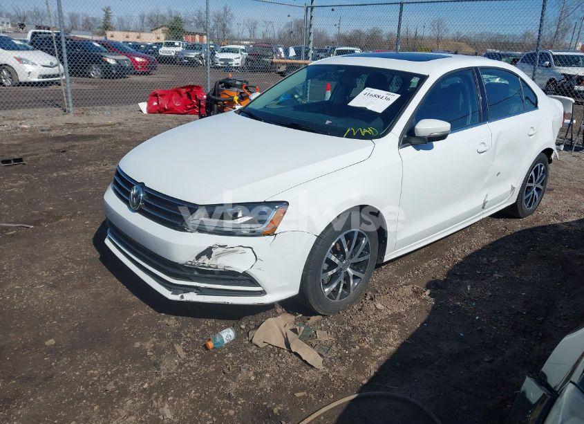 Photo 2 of 2017 Volkswagen Jetta 1.4T SE (VIN 3VWDB7AJ8HM392937)