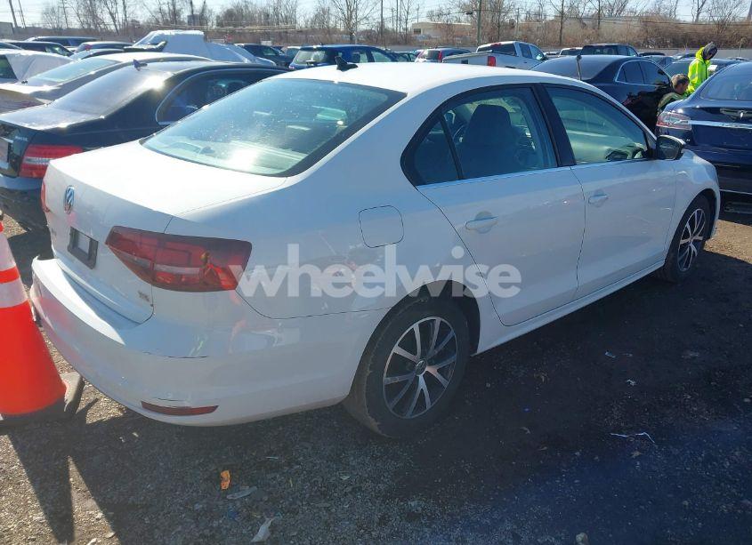 Photo 4 of 2017 Volkswagen Jetta 1.4T SE (VIN 3VWDB7AJ8HM392937)