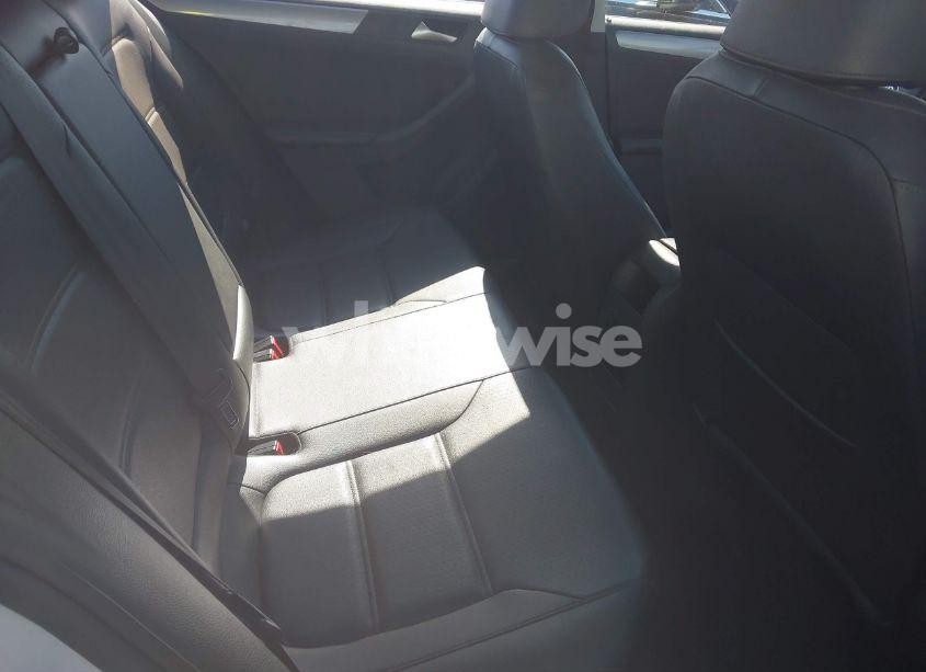 Photo 8 of 2017 Volkswagen Jetta 1.4T SE (VIN 3VWDB7AJ8HM392937)