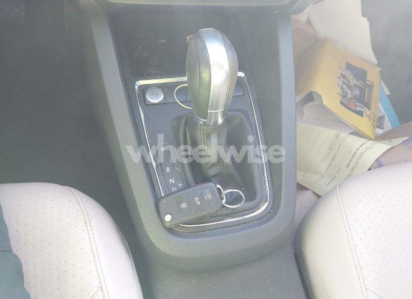 Photo 11 of 2018 Volkswagen Jetta SE/WOLFSBURG (VIN 3VWDB7AJ8JM211535)