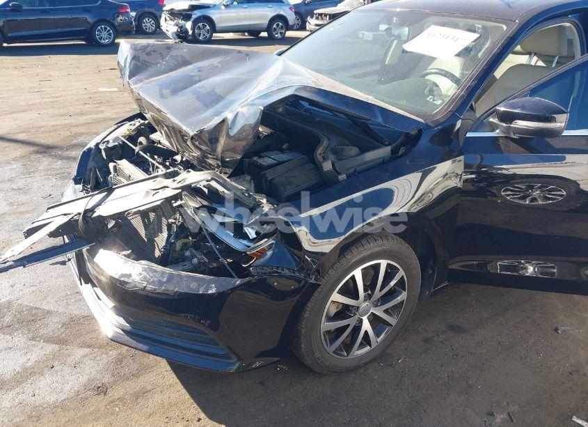 Photo 12 of 2018 Volkswagen Jetta SE/WOLFSBURG (VIN 3VWDB7AJ8JM211535)