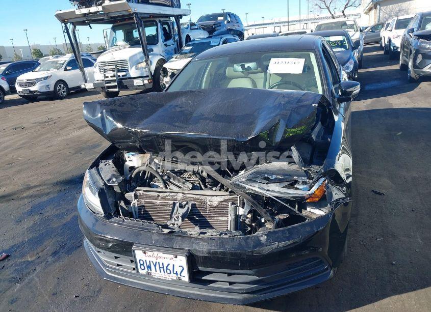 Photo 13 of 2018 Volkswagen Jetta SE/WOLFSBURG (VIN 3VWDB7AJ8JM211535)