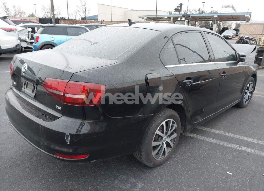 Photo 4 of 2018 Volkswagen Jetta SE/WOLFSBURG (VIN 3VWDB7AJ8JM211535)