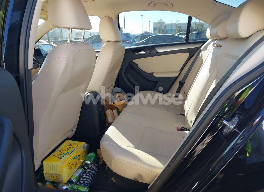 Photo 8 of 2018 Volkswagen Jetta SE/WOLFSBURG (VIN 3VWDB7AJ8JM211535)