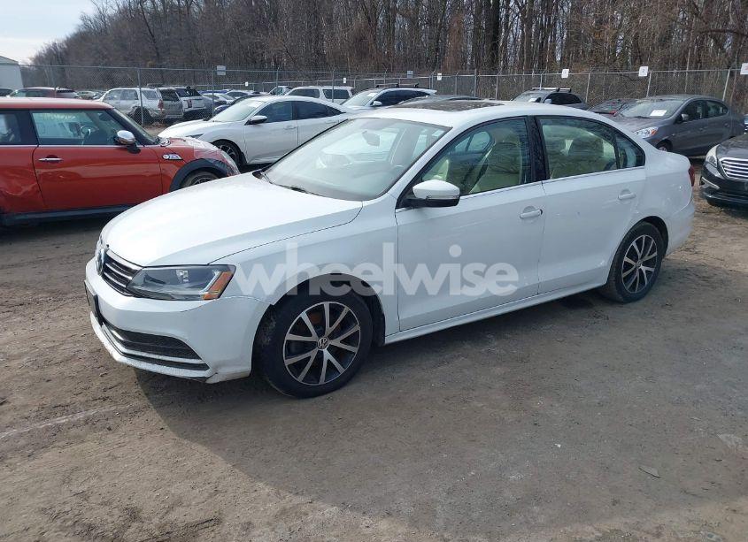 Photo 2 of 2017 Volkswagen Jetta 1.4T SE (VIN 3VWDB7AJ9HM246806)