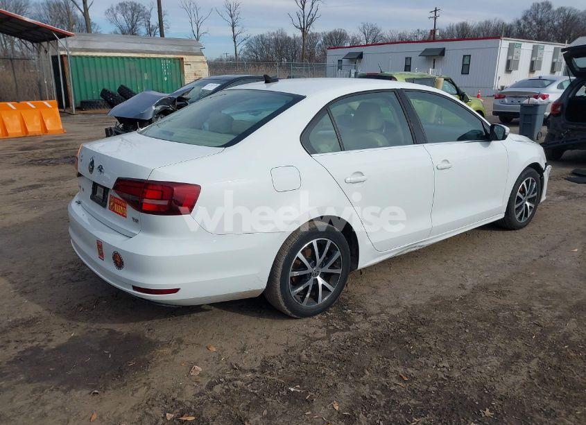 Photo 4 of 2017 Volkswagen Jetta 1.4T SE (VIN 3VWDB7AJ9HM246806)