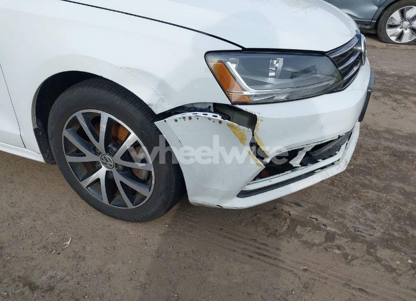 Photo 6 of 2017 Volkswagen Jetta 1.4T SE (VIN 3VWDB7AJ9HM246806)