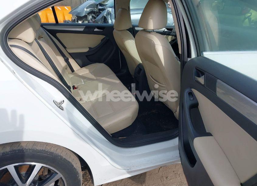 Photo 8 of 2017 Volkswagen Jetta 1.4T SE (VIN 3VWDB7AJ9HM246806)