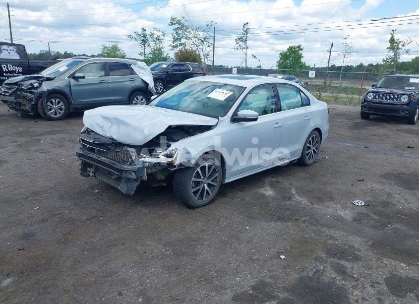 Photo 2 of 2017 Volkswagen Jetta 1.4T SE (VIN 3VWDB7AJ9HM265257)