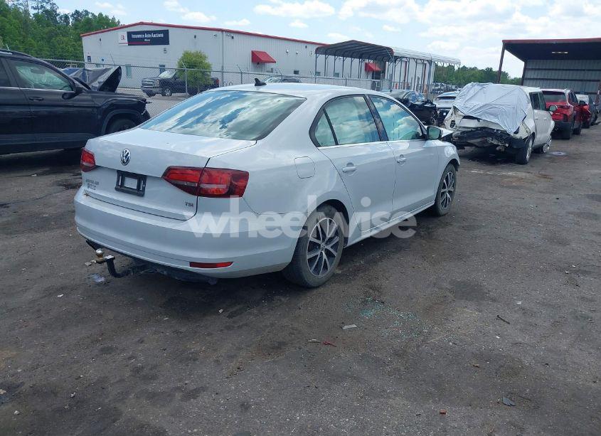 Photo 4 of 2017 Volkswagen Jetta 1.4T SE (VIN 3VWDB7AJ9HM265257)