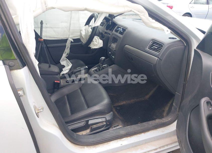 Photo 5 of 2017 Volkswagen Jetta 1.4T SE (VIN 3VWDB7AJ9HM265257)