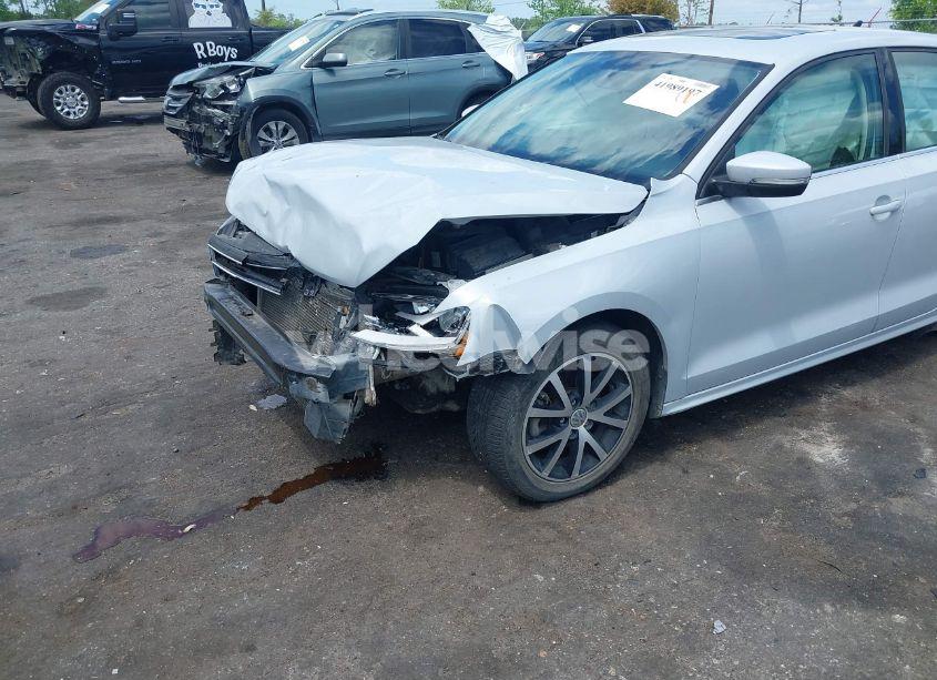 Photo 6 of 2017 Volkswagen Jetta 1.4T SE (VIN 3VWDB7AJ9HM265257)