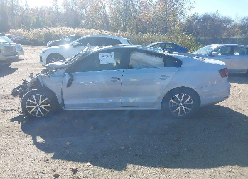 Photo 13 of 2017 Volkswagen Jetta 1.4T SE (VIN 3VWDB7AJ9HM295018)