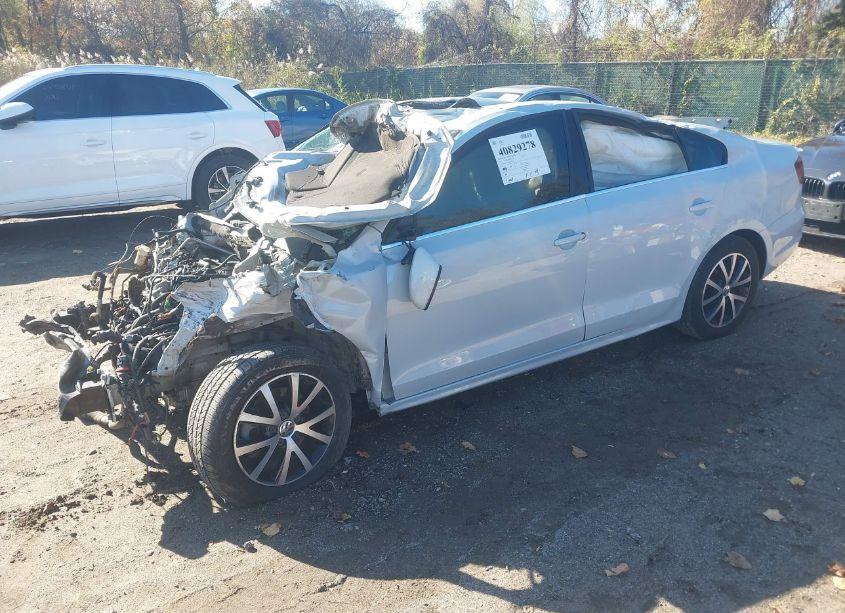 Photo 2 of 2017 Volkswagen Jetta 1.4T SE (VIN 3VWDB7AJ9HM295018)