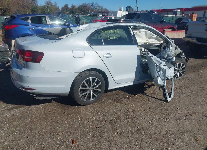 Photo 4 of 2017 Volkswagen Jetta 1.4T SE (VIN 3VWDB7AJ9HM295018)