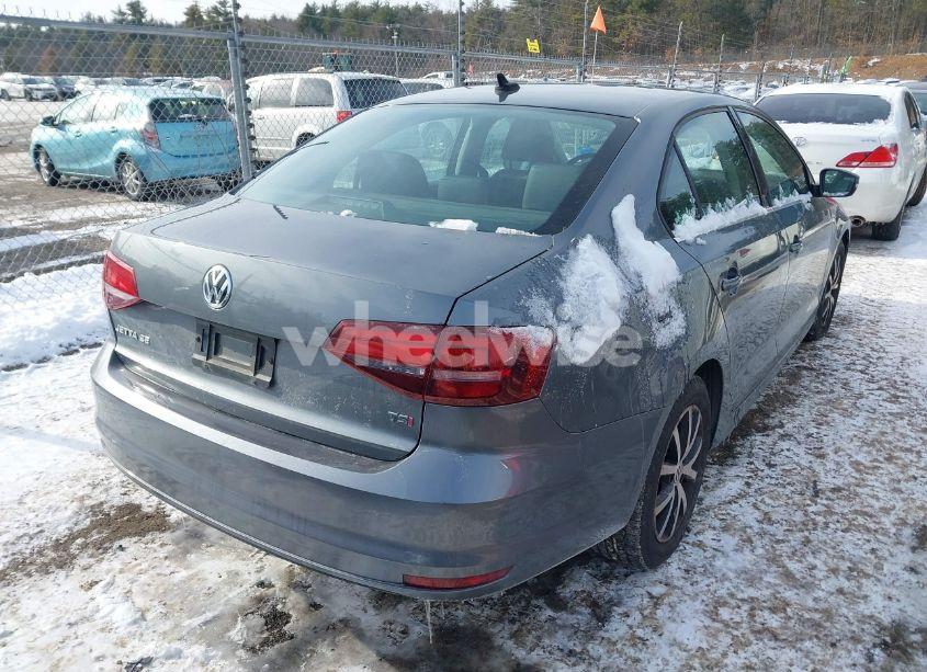 Photo 4 of 2017 Volkswagen Jetta 1.4T SE (VIN 3VWDB7AJ9HM298629)