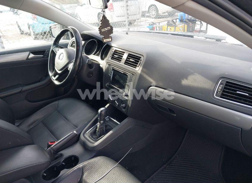 Photo 5 of 2017 Volkswagen Jetta 1.4T SE (VIN 3VWDB7AJ9HM298629)