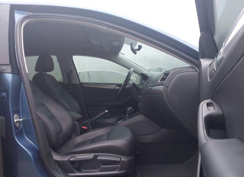 Photo 5 of 2017 Volkswagen Jetta 1.4T SE (VIN 3VWDB7AJ9HM316028)